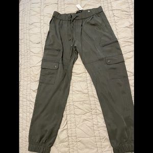 NWT BANANA REPUBLIC CARGO JOGGER S ARMY GREEN